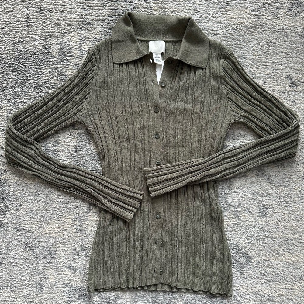 H&M RIBBED BUTTON UP SHIRT